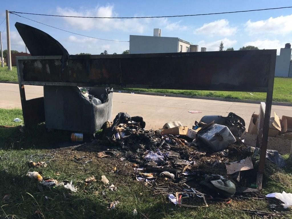 Convierten las estaciones de reciclaje en minibasurales