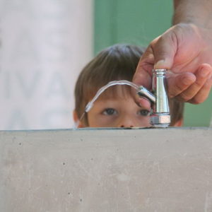 El agua potable llegó a barrio Villa Casey