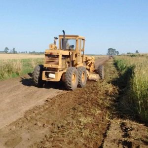 Mantenimiento con retropala y control de acacia negra