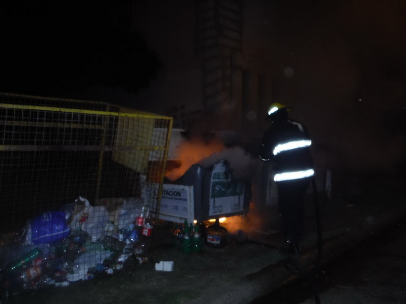 Incendiaron estación de reciclaje