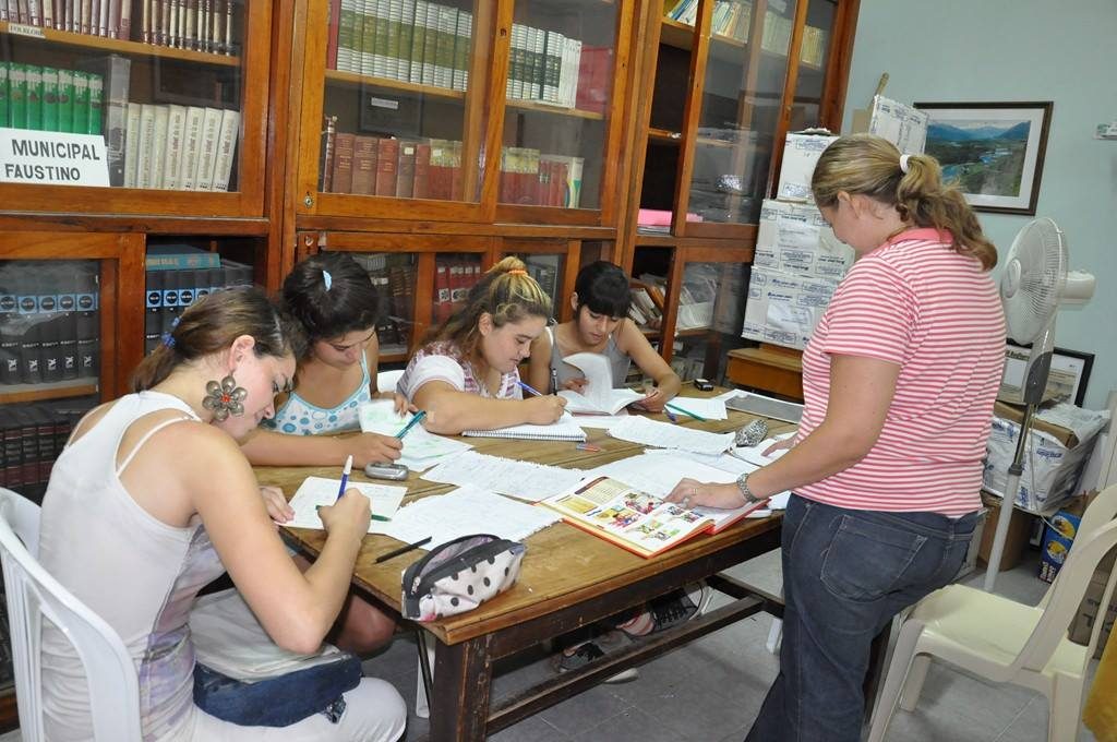 Clases de apoyo en los barrios