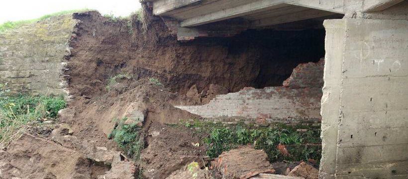 Corte del puente sobre el Canal Silva