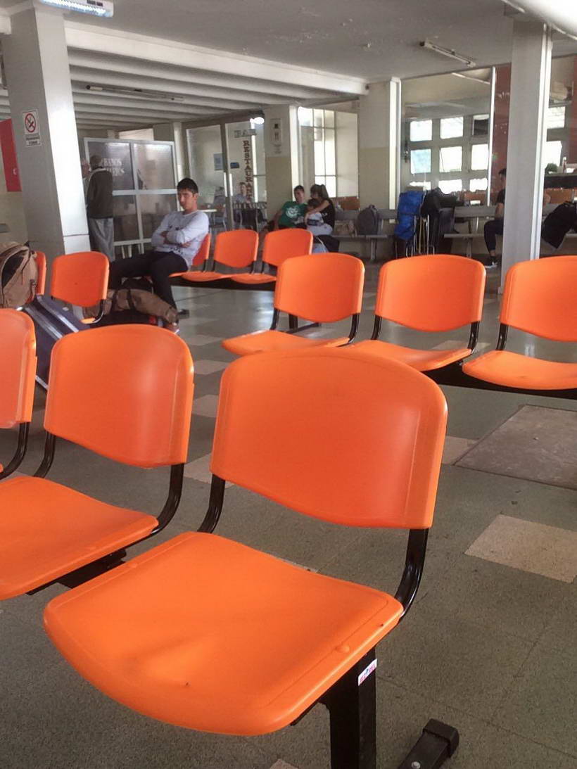 La terminal de ómnibus luce nuevos asientos La terminal de ómnibus luce nuevos asientos