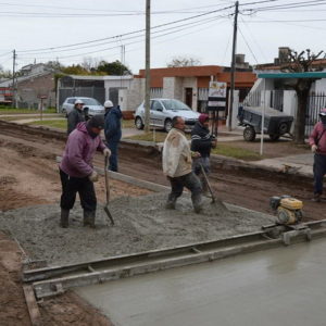 Media calzada pavimentada en Colón al 2300 Media calzada pavimentada en Colón al 2300