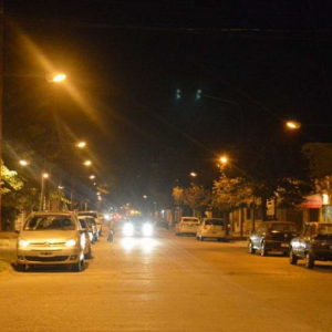 Inauguración de luminaria baja en calle Castelli