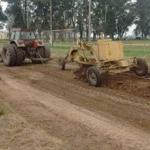 Reparación de caminos rurales en El Empalme