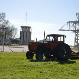 Mantenimiento en el Aeródromo Municipal Mantenimiento en el Aeródromo Municipal