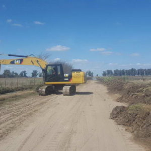 Tareas de mantenimiento en caminos a campos El Recuerdo y La Mimosa