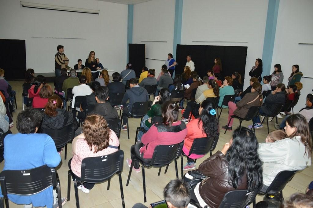 “Las becas integran una política pública que seguiremos sosteniendo”