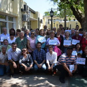 Premiaron a 27 vecinos por sus frentes primaverales