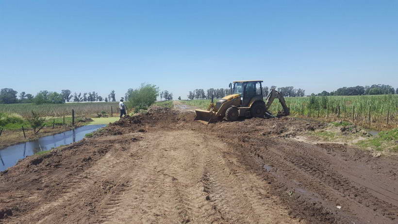 Colocación de tubo y acarreo de tierra en Zona 1