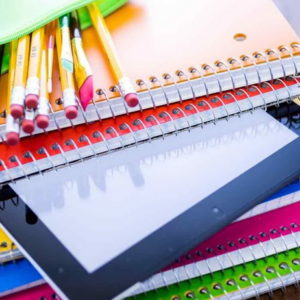 Entrega de bonos para útiles escolares