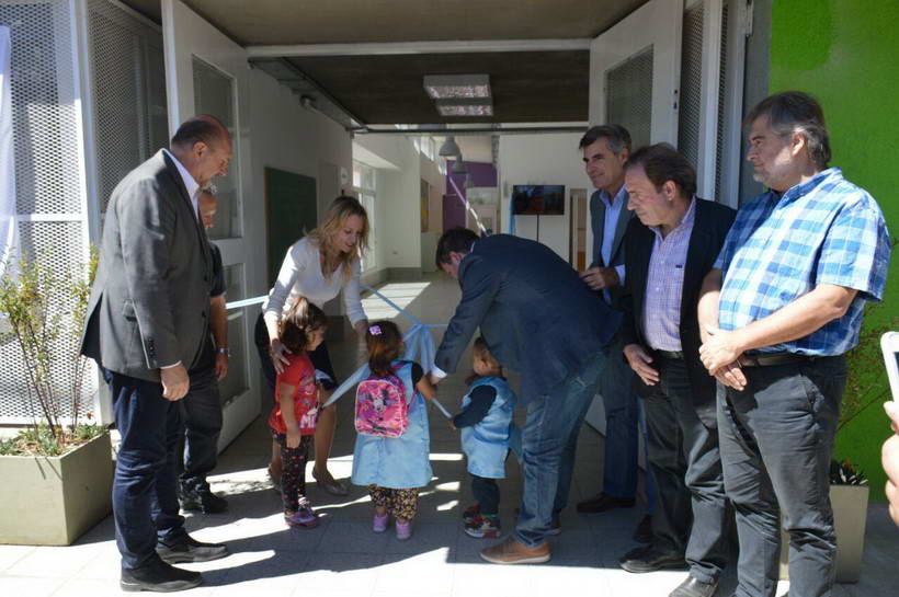 Se inauguraron los jardines maternales municipales Burbujitas y Semillitas