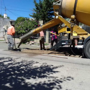 Hormigonado de bache en tramo de Balcarce Hormigonado de bache en tramo de Balcarce