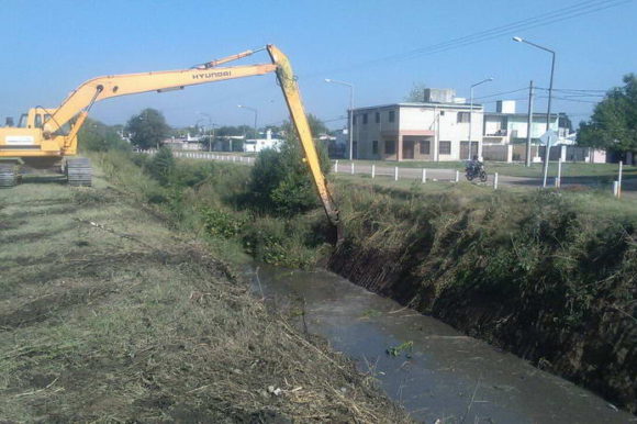 Avanza a buen ritmo la limpieza del canal Cayetano Silva
