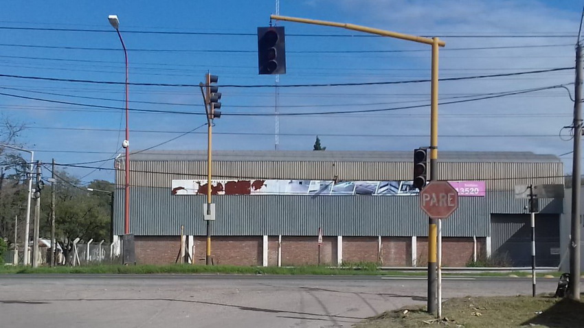Semáforos intermitentes en un tramo de Ruta 8