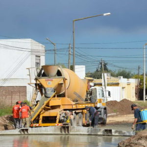 Una cuadra más de pavimento en el barrio San José Obrero