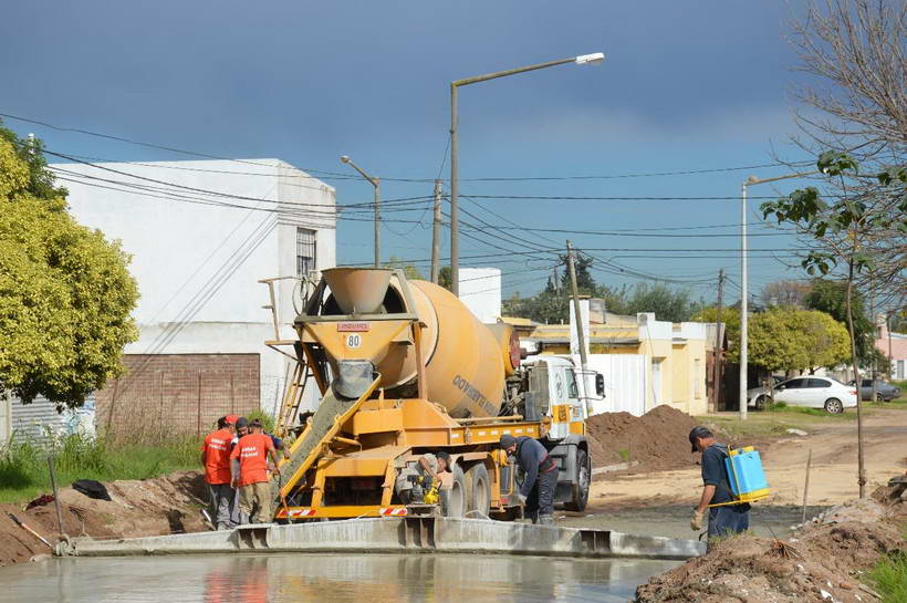 Una cuadra más de pavimento en el barrio San José Obrero