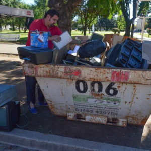 Jornada de recolección de desechos electrónicos en plaza San Martín