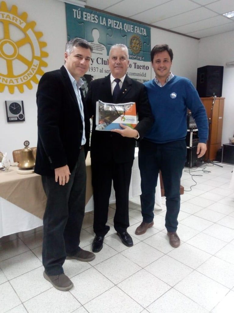 El intendente participó en asunción de autoridad rotaria