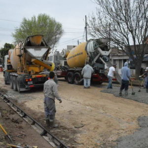 Una cuadra más de pavimento en barrio Victoria