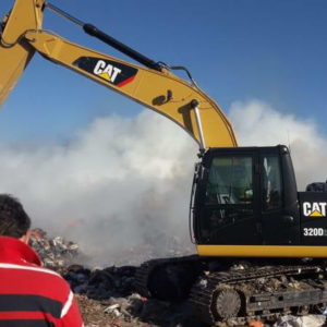 Ardua labor de personal municipal para neutralizar incendio en el basural Ardua labor de personal municipal para neutralizar incendio en el basural