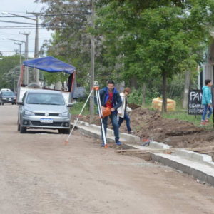 Rada y concejales supervisaron obras de cordón cuneta en barrio Iturbide Rada y concejales supervisaron obras de cordón cuneta en barrio Iturbide