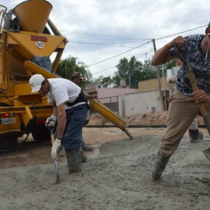 El pavimento avanza a ritmo sostenido en barrio  Malvinas Argentinas