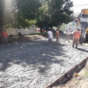 Una cuadra más de pavimento en barrio Rivadavia Una cuadra más de pavimento en barrio Rivadavia