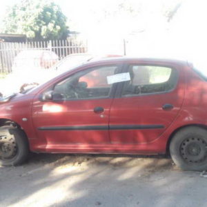 Prosigue la remoción de vehículos en estado de abandono