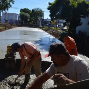Continúan las obras de pavimento en calle Pueyrredón