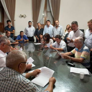 Municipales cobrarán primer tramo de paritarias el 25 de abril Municipales cobrarán primer tramo de paritarias el 25 de abril
