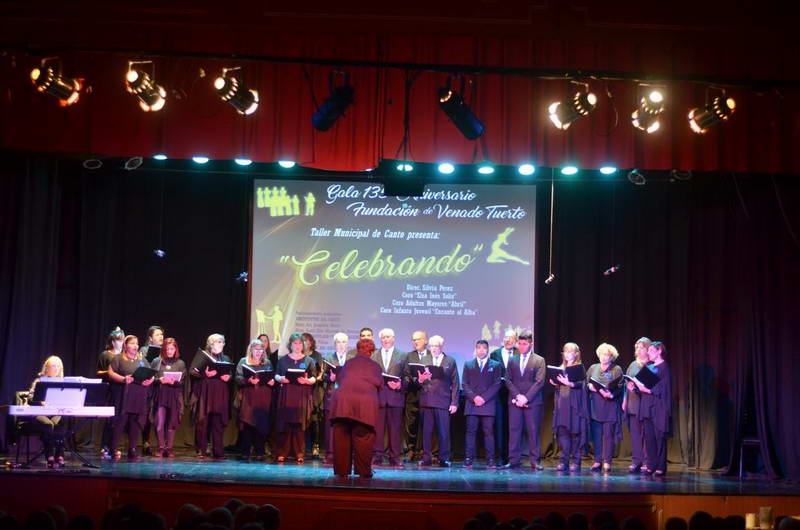 Emotiva gala aniversario de la ciudad en el Teatro Ideal