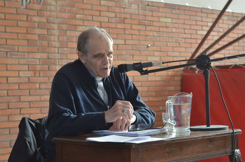 Diálogo social con la presencia de Monseñor Jorge Casaretto