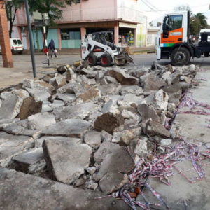 Demolición de bache en Lisandro de la Torre Demolición de bache en Lisandro de la Torre
