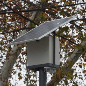 Instalaron columnas de iluminación y carga de celulares en plaza San Martín y en Belgrano e Iturraspe
