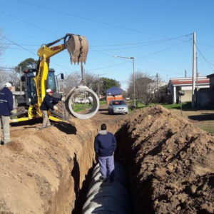 Obra de desagüe pluvial y recomposición de cañería en cruce céntrico Obra de desagüe pluvial y recomposición de cañería en cruce céntrico