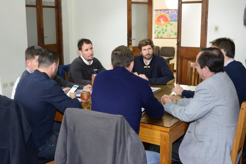 Primera reunión de la Mesa de Transición municipal