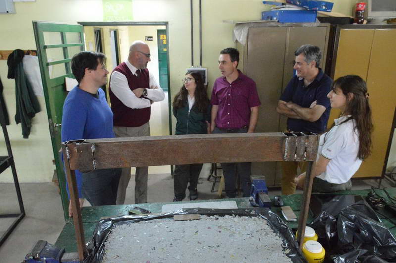 Freyre y Roma se interiorizaron sobre el proyecto escolar “Papeles Verdes”