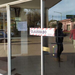 El municipio clausuró sala velatoria tras hallar irregularidades y siete cadáveres en un depósito