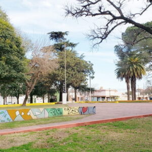 El municipio continúa efectuando trabajos para recuperar y emprolijar las plazas de la ciudad