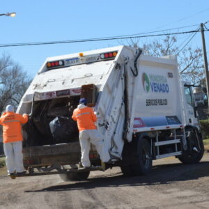 El municipio volvió a realizar un operativo de limpieza a fondo en otro barrio de la ciudad