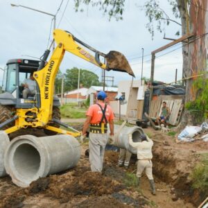 Mantenimiento permanente: el Municipio continúa con su trabajos de zanjeo y limpieza de canales semana a semana