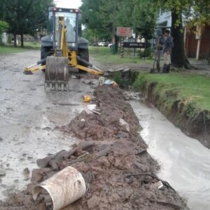 Las cuadrillas municipales al pie del cañón: rápidas acciones para ayudar a vecinos ante las fuertes lluvias