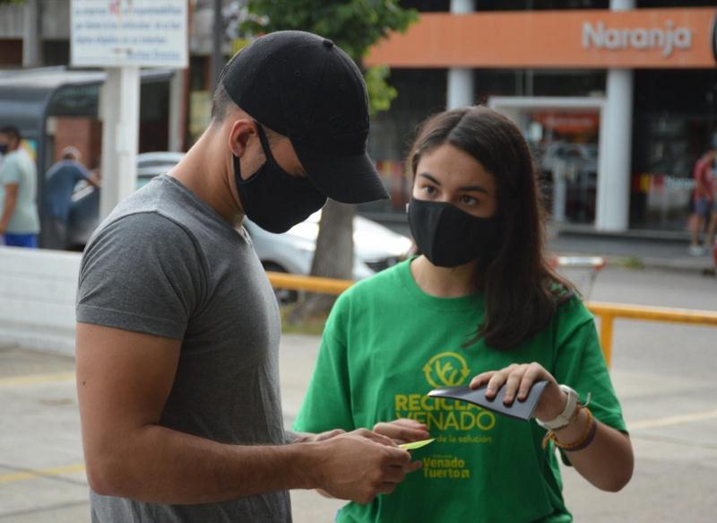 El boom de los voluntarios: cada día más vecinos llevan adelante la campaña municipal “Reciclar Venado” El boom de los voluntarios: cada día más vecinos llevan adelante la campaña municipal “Reciclar Venado”