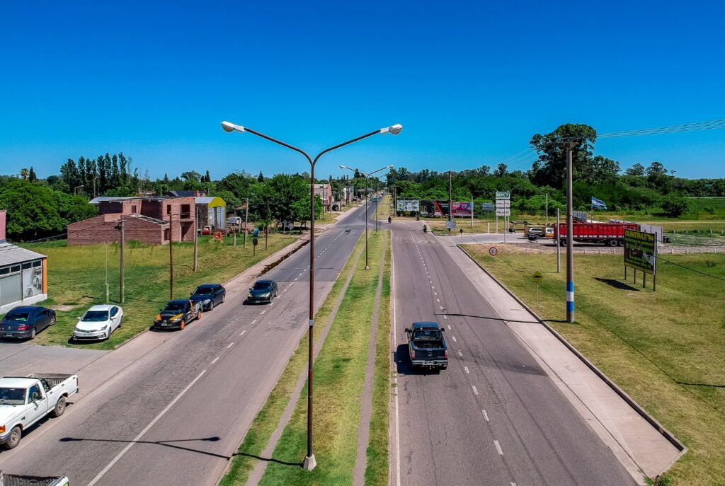 Chiarella firmó llamado a licitación para nuevas obras de iluminación led: serán en la avenida Santa Fe y en el camino al Cementerio