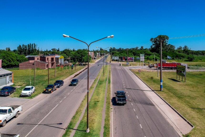 Chiarella firmó llamado a licitación para nuevas obras de iluminación led: serán en la avenida Santa Fe y en el camino al Cementerio