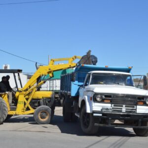 Las cuadrillas municipales aceleran los trabajos de recolección de residuos mayores