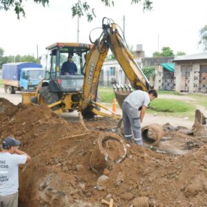 Trabajo permanente: cuadrillas municipales realizan el acondicionamiento de calles y desagües