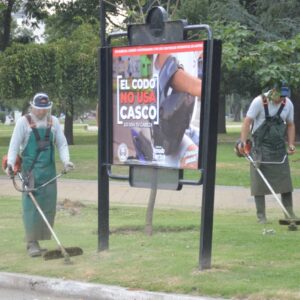 El Municipio realiza tareas de mantenimiento en plazas y plazoletas de la ciudad